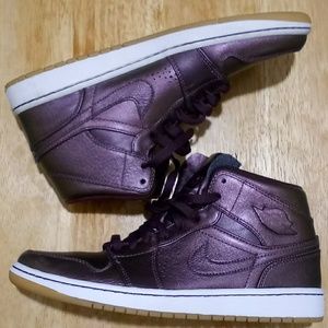 Jordan Retro 1 Mids